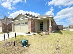 305 Milliner Lp in Hutto, TX - Building Photo - Building Photo