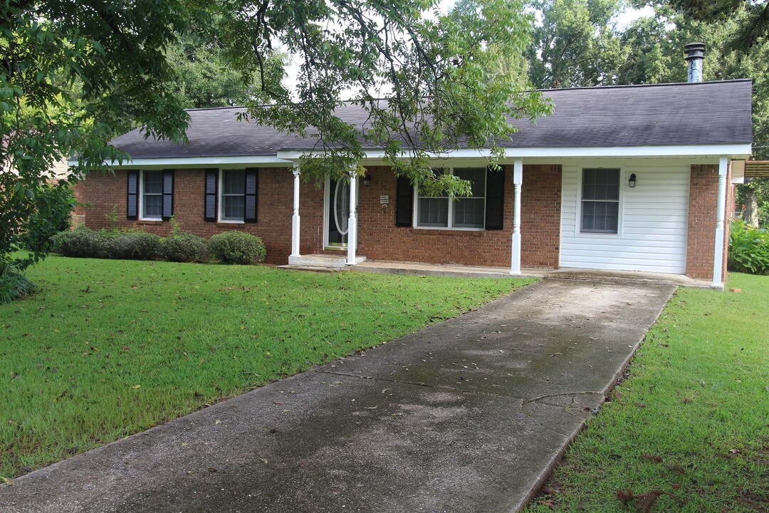2205 Little John Ln in Albany, GA - Building Photo