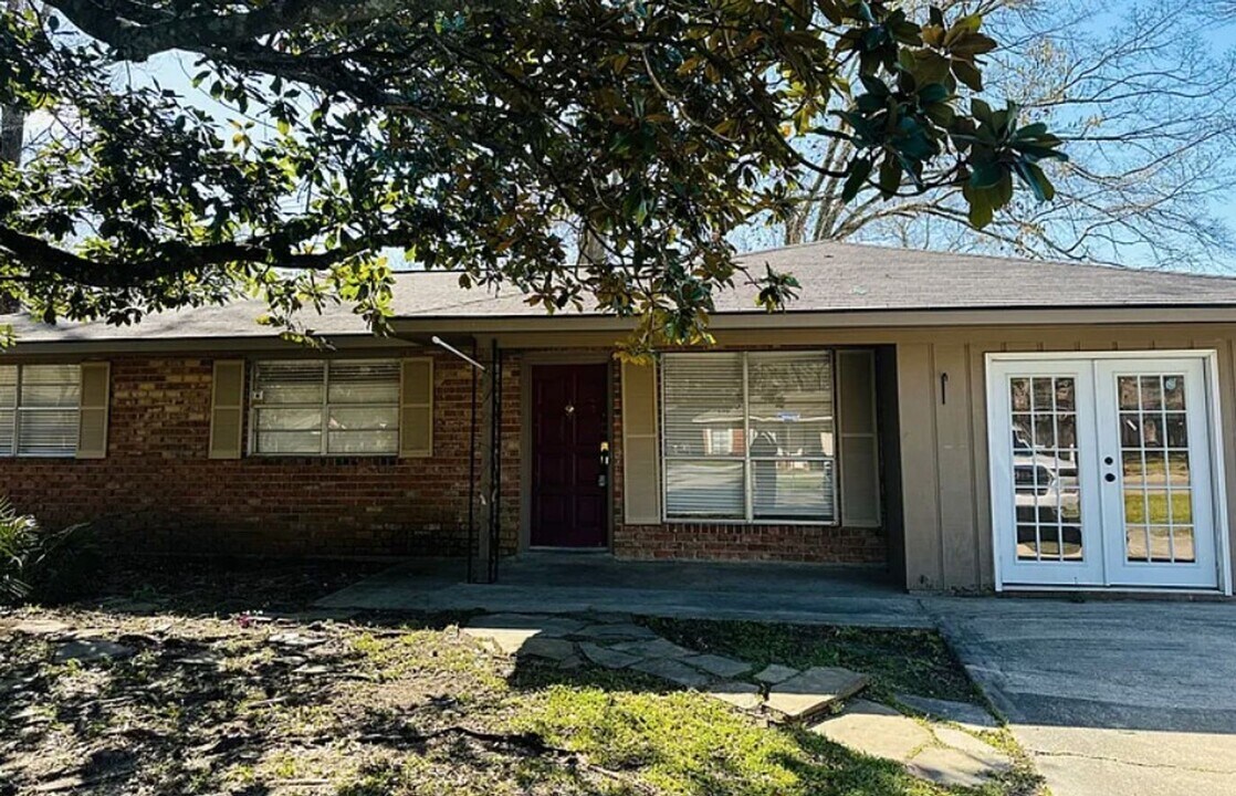 13358 Meadowlane Dr in Baton Rouge, LA - Building Photo