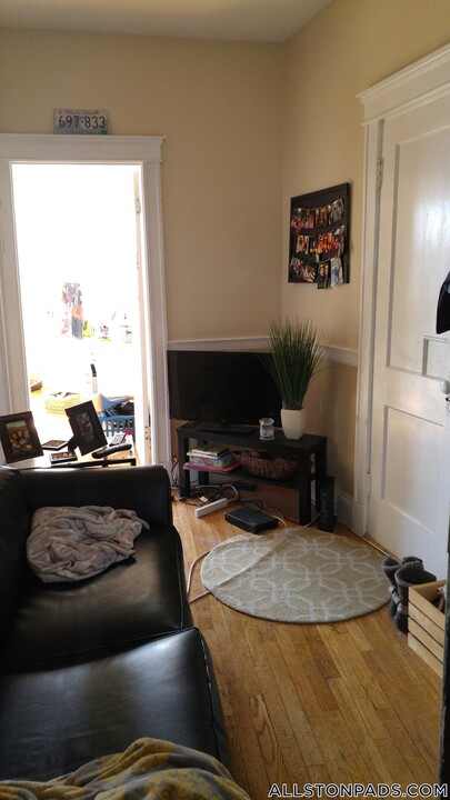 1185 Commonwealth Ave in Boston, MA - Building Photo
