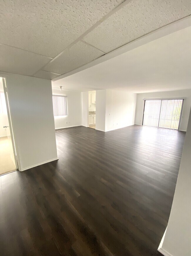 1849 S Bentley Ave in Los Angeles, CA - Building Photo - Building Photo