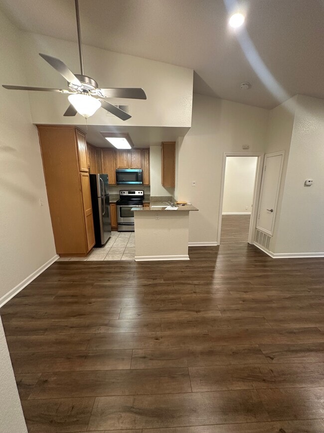 415 Tyler Pl in Salinas, CA - Foto de edificio - Building Photo