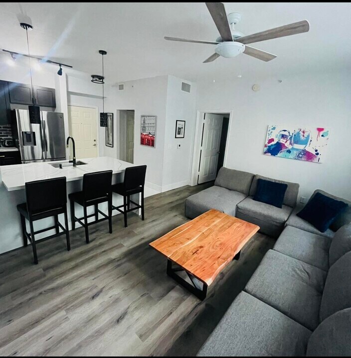 533 NE 3rd Ave, Unit 148 in Fort Lauderdale, FL - Foto de edificio