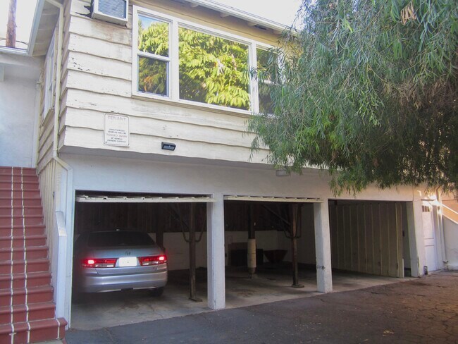655 Westmount Dr in West Hollywood, CA - Building Photo - Building Photo
