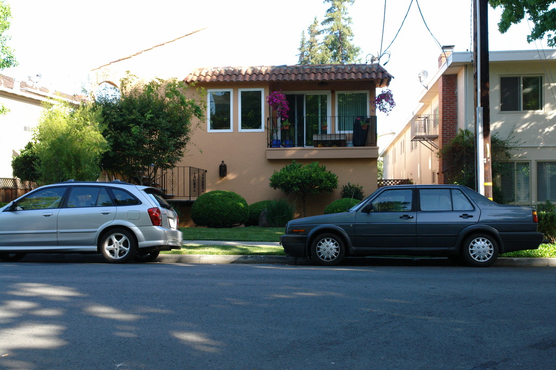 1422 Floribunda Ave in Burlingame, CA - Building Photo