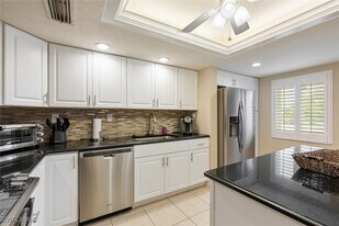 2264 Winkler Ave in Ft. Myers, FL - Building Photo