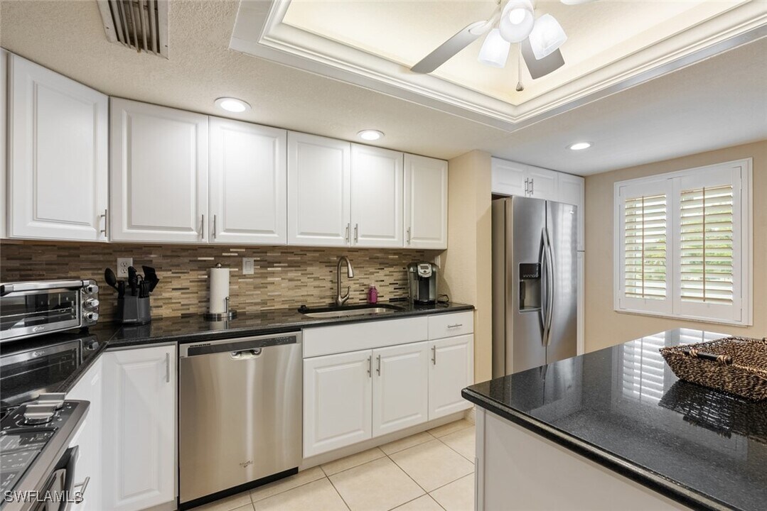 2264 Winkler Ave in Ft. Myers, FL - Building Photo