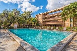 Coral Haven Apartments in Miami, FL - Building Photo