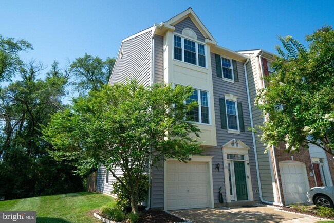 955 Herons Run Ln in Woodbridge, VA - Foto de edificio - Building Photo