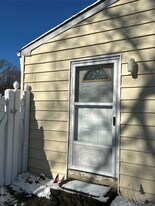 5 Whitney Ln in Coram, NY - Building Photo