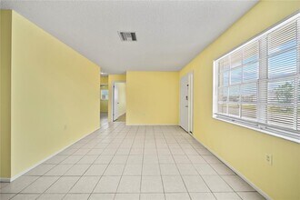 8247 Saybrook Dr in Port Richey, FL - Building Photo - Building Photo