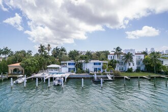 Island Club in Miami Beach, FL - Building Photo - Building Photo