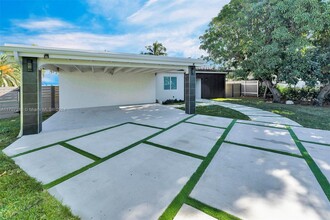 1243 NE 81st Terrace in Miami, FL - Building Photo - Building Photo