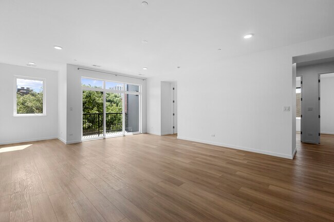 204 S Leavitt St, Unit 201 in Chicago, IL - Foto de edificio - Building Photo