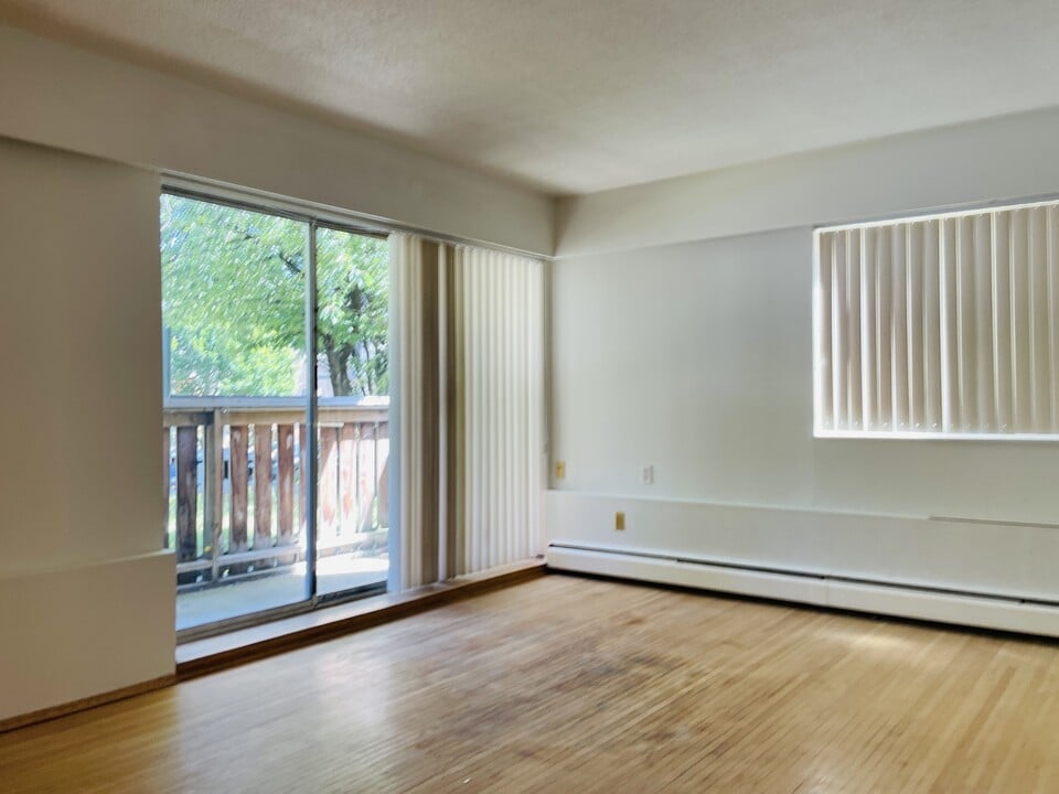 8623 Selkirk St in Vancouver, BC - Building Photo
