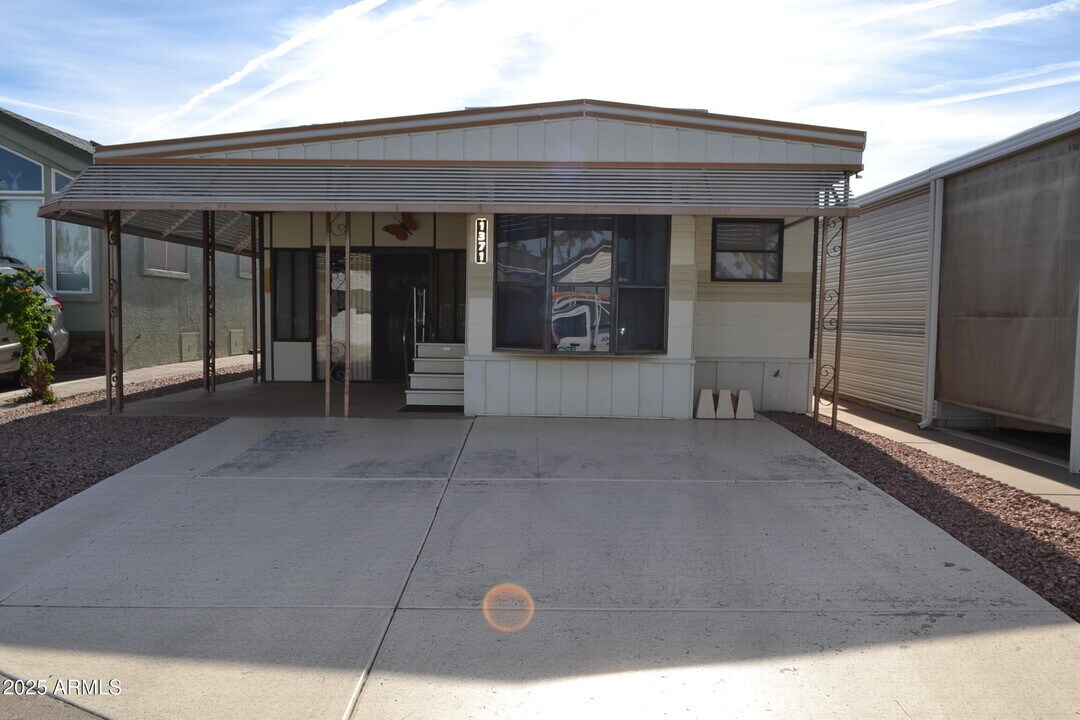1371 West St in Apache Junction, AZ - Building Photo