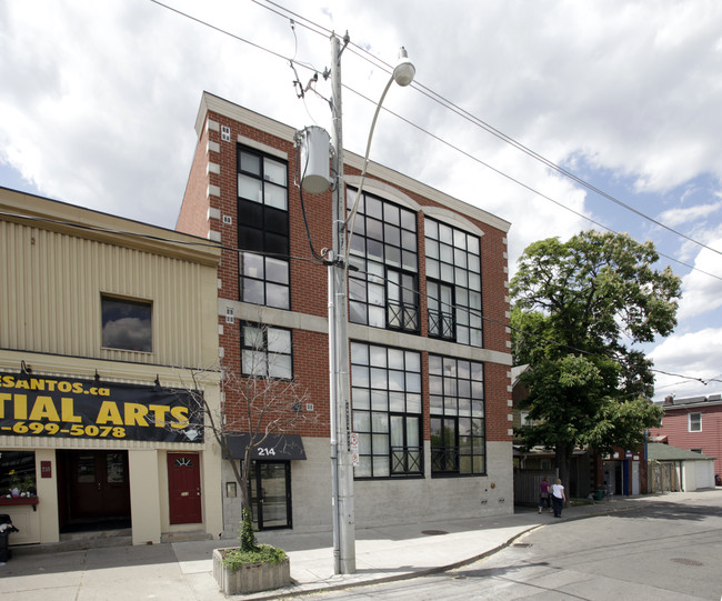 214 Main St in Toronto, ON - Building Photo - Primary Photo