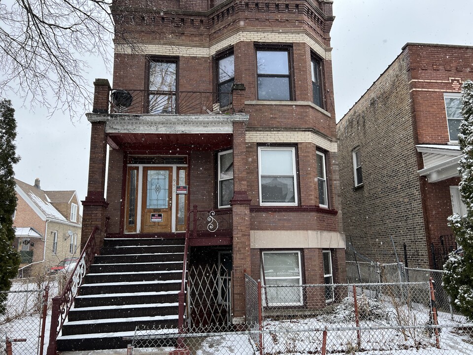 951 N Lawndale Ave in Chicago, IL - Building Photo