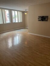 630 E Orange Grove Ave, Unit A in Burbank, CA - Building Photo - Building Photo