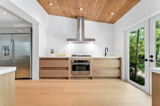 5812 Alton Rd in Miami Beach, FL - Building Photo - Building Photo