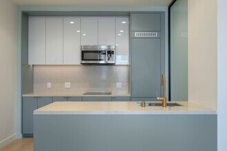 6401 Wilshire Blvd in Los Angeles, CA - Building Photo - Building Photo