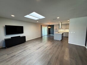 23475 Los Adornos in Aliso Viejo, CA - Foto de edificio - Building Photo