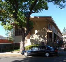 251 N Oakland Ave in Pasadena, CA - Building Photo