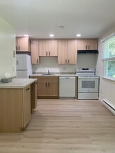 227 New Britain Ave in Farmington, CT - Foto de edificio - Building Photo