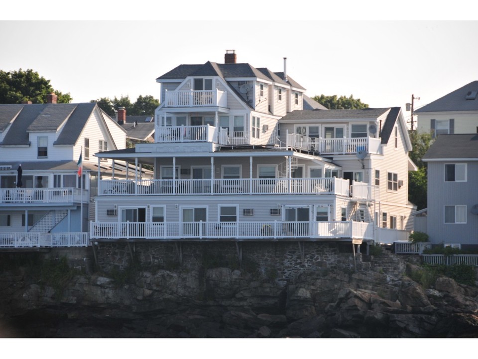 93 Sherman Ave in Nahant, MA - Foto de edificio