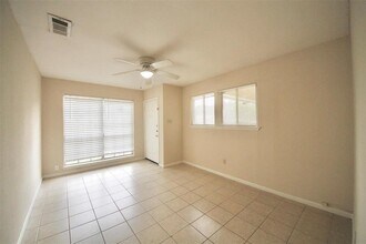 5800 Eureka Dr in Austin, TX - Building Photo - Building Photo