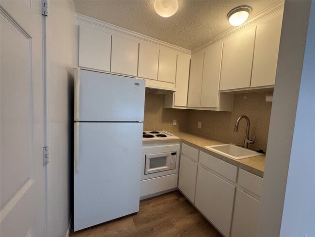 property at 2406 Elmen St