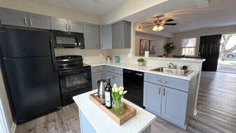 Ashland Towne Square in Ashland, VA - Building Photo