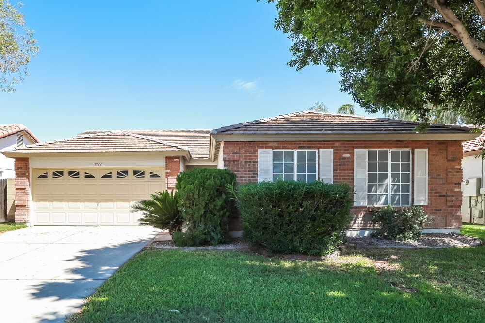 1922 E Cortez Dr in Gilbert, AZ - Building Photo