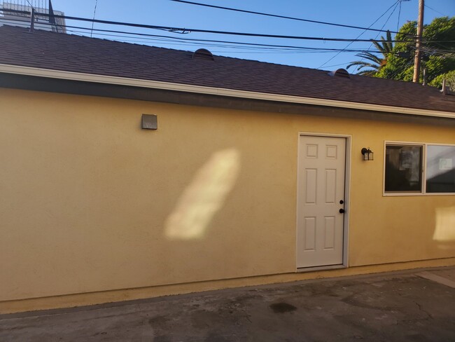 2247-2244 S Cochran Ave in Los Angeles, CA - Building Photo - Building Photo