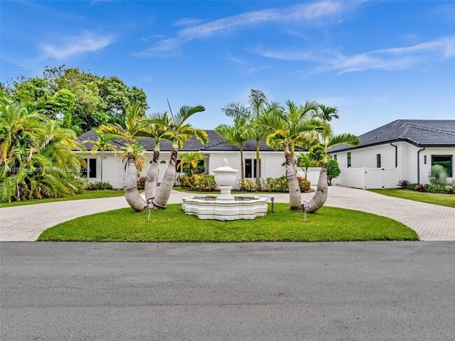 413 Tamarind Dr in Hallandale Beach, FL - Building Photo - Building Photo