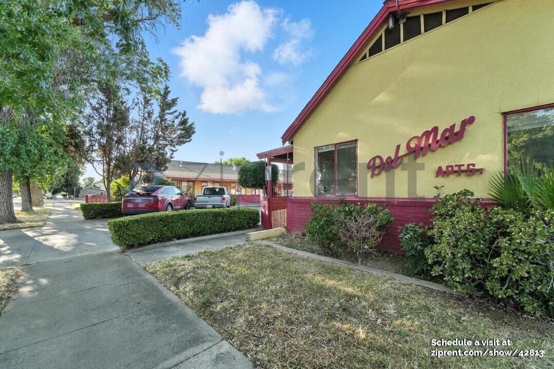 151 W 18th St in Merced, CA - Building Photo