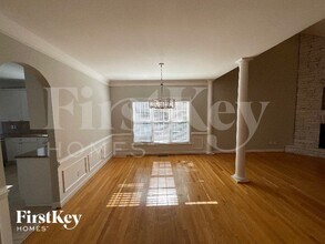 975 Boyer Dr in Clemmons, NC - Building Photo - Building Photo