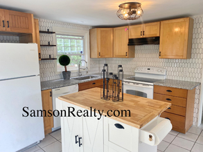 10 Miles Ave in Cranston, RI - Building Photo - Building Photo