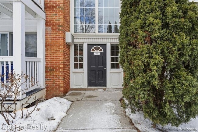 2400 Parmenter Blvd, Unit A 202 in Royal Oak, MI - Foto de edificio - Building Photo