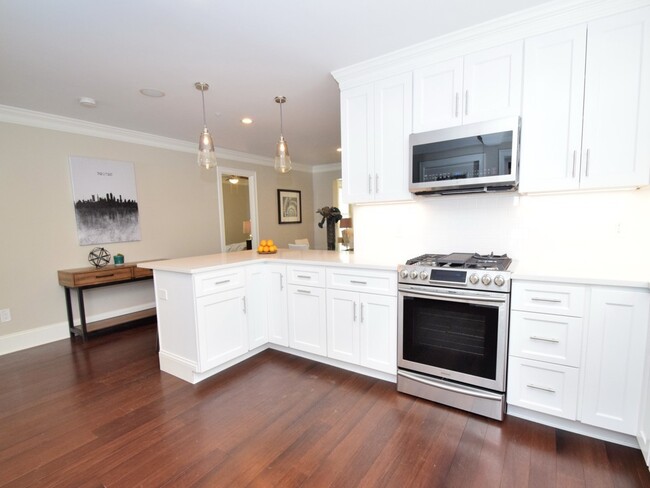 41 Wenham St, Unit 2 in Boston, MA - Building Photo - Building Photo