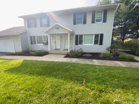 296-298 Upper Demunds Rd, Unit 298 Upper Demunds Road in Dallas, PA - Building Photo