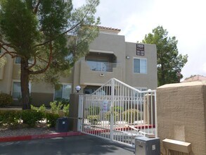 1909 Rio Canyon Ct, Unit 207 in Las Vegas, NV - Foto de edificio - Building Photo