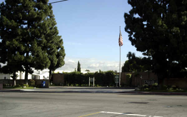 Americana Mobile Home Park in Paramount, CA - Building Photo