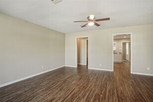 1015 Prune St in La Marque, TX - Building Photo