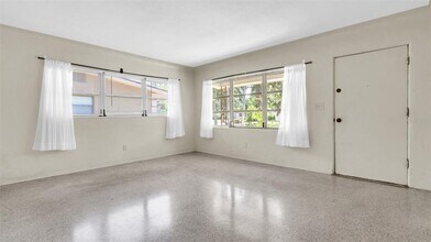 1209 Alcazar Way S in St. Petersburg, FL - Building Photo - Building Photo