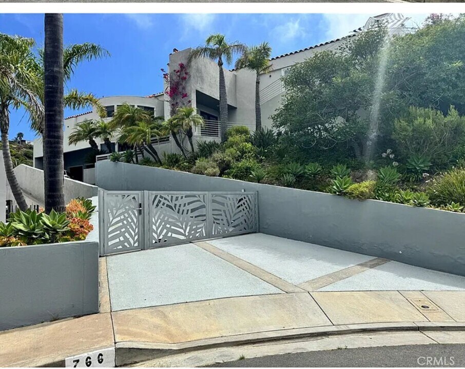 766 Pelican Dr in Laguna Beach, CA - Building Photo