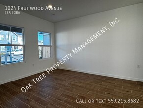 1024 Fruitwood Ave in Clovis, CA - Building Photo - Building Photo