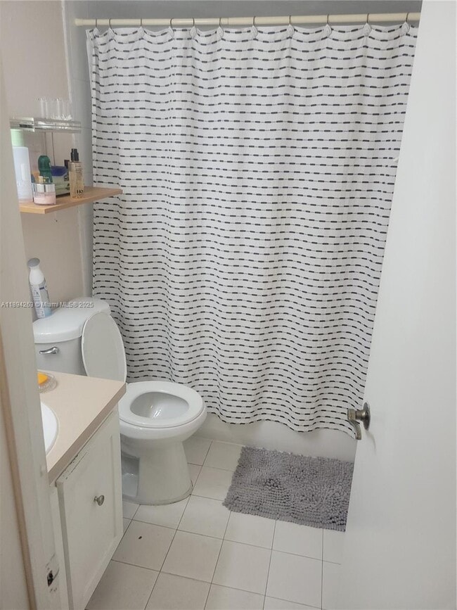 17901 NW 68th Ave in Hialeah, FL - Building Photo - Building Photo