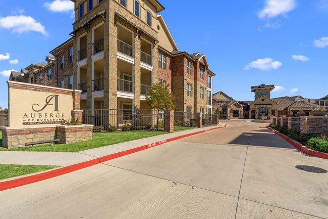 Auberge of Burleson in Burleson, TX - Foto de edificio - Building Photo