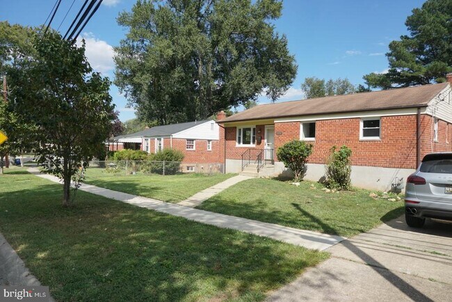 11715 Ashley Dr in Rockville, MD - Building Photo - Building Photo
